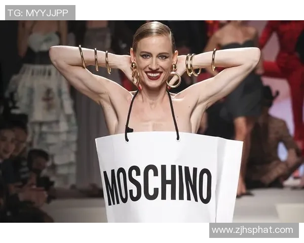 足球明星女装造型头像，打造个性化微信形象的新选择